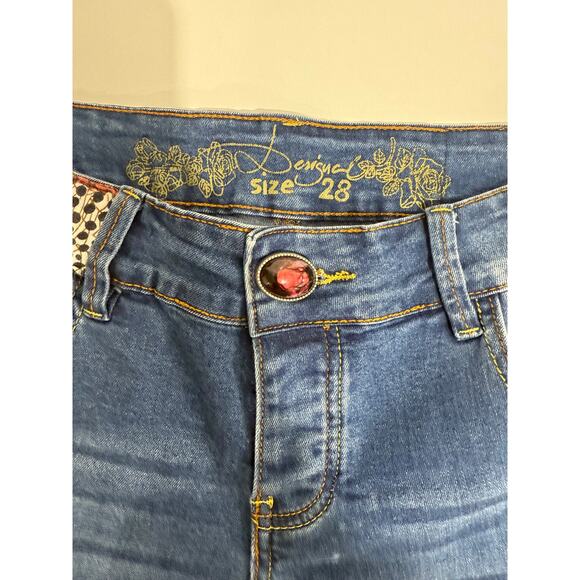 Desigual Beaded Patch Bermuda Denim Shorts – Size 28 - Picture 11 of 11
